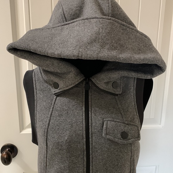 Burton vest - Picture 5 of 9